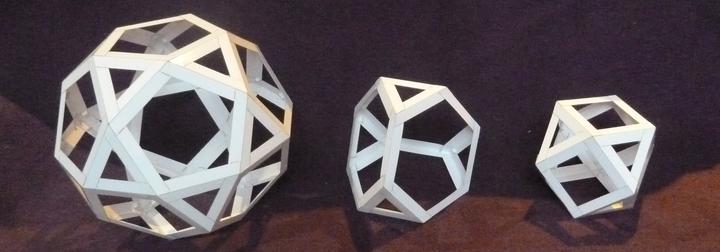 Archimedean edge model set